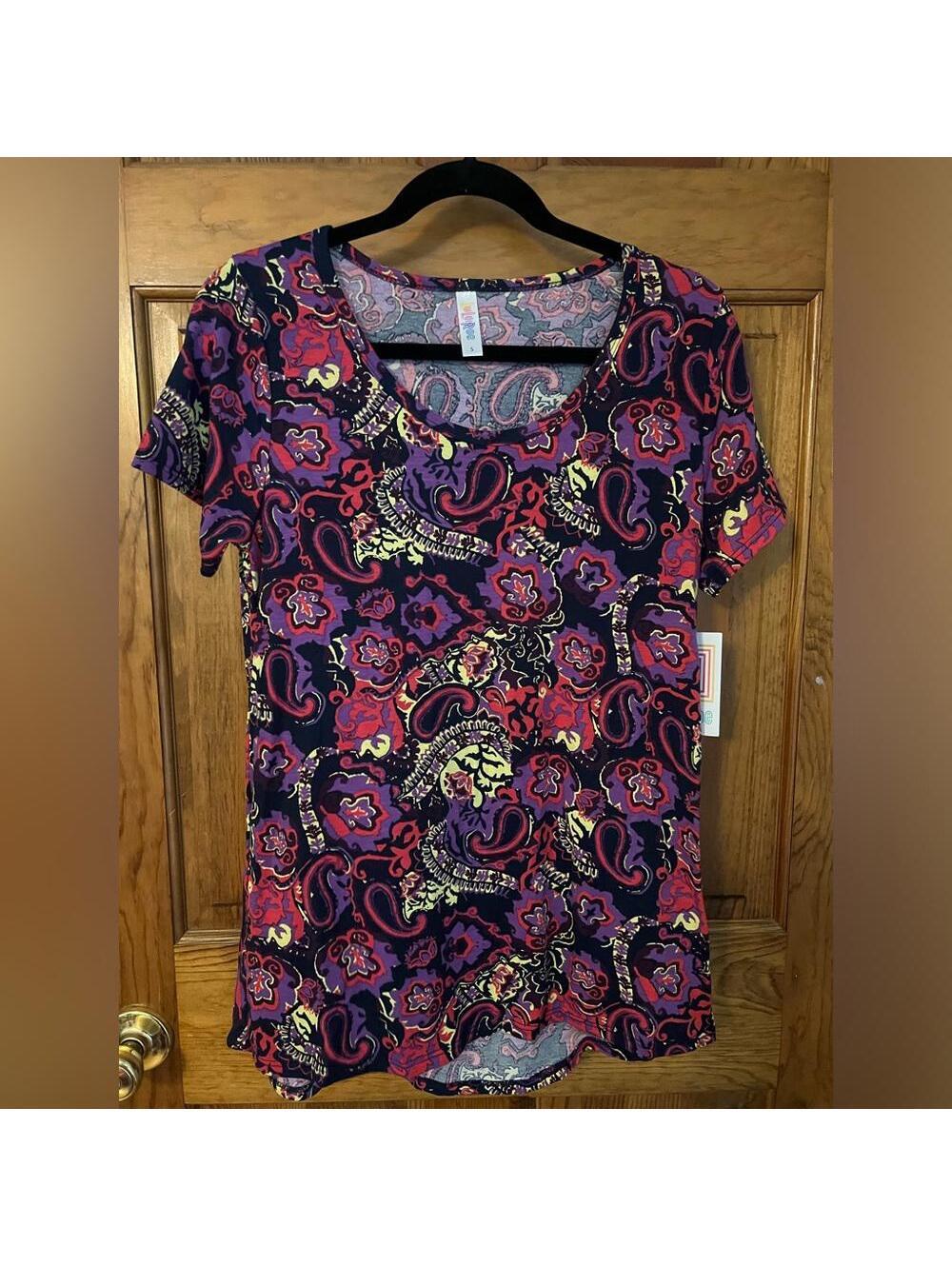 LuLaRoe Classic T Shirt Floral Paisley Medallion Short Sleeve High Low Small NWT
